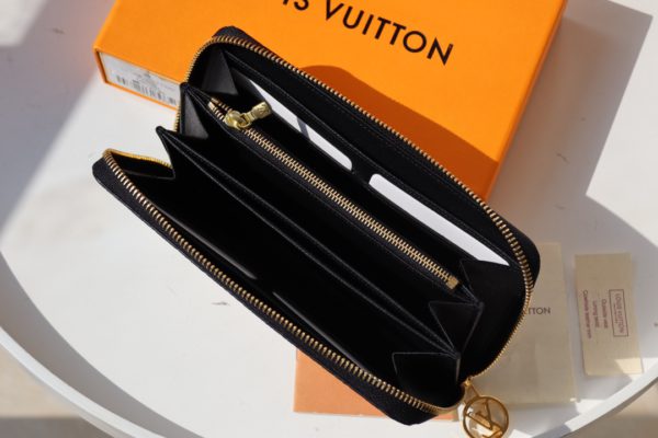 Louis Vuitton Zippy Coin Purse - White - Image 4