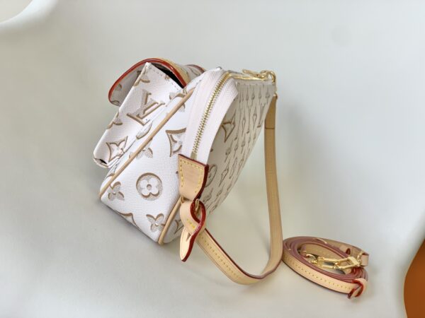 Louis Vuitton Buci Handbag - White - Image 4