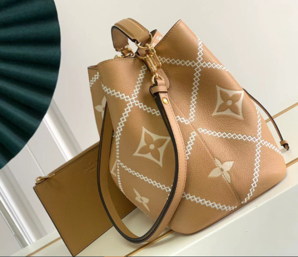 Louis Vuitton  NéoNoé Bucket Bag - Cream - Image 2